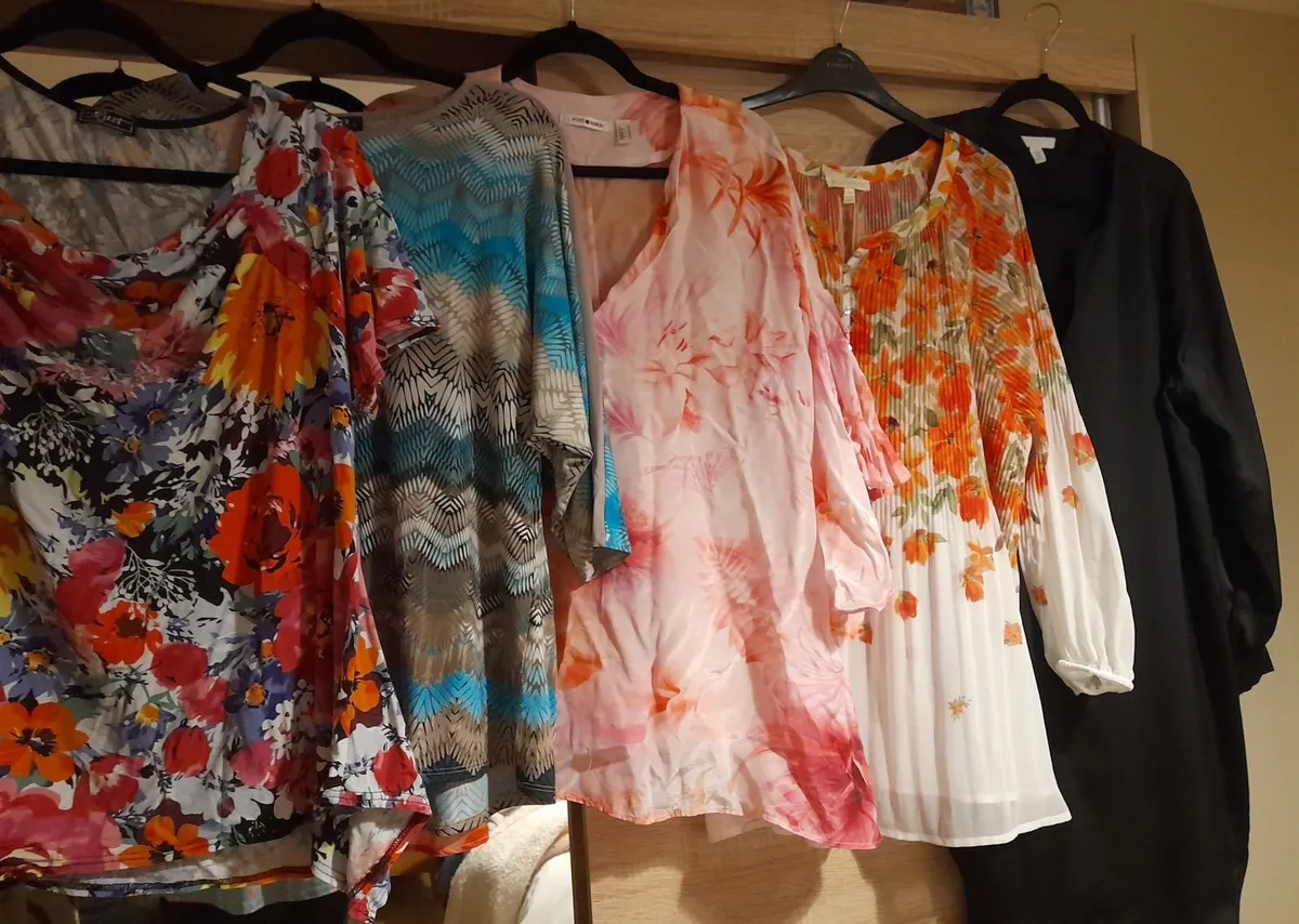 Women's clothing - Image 2