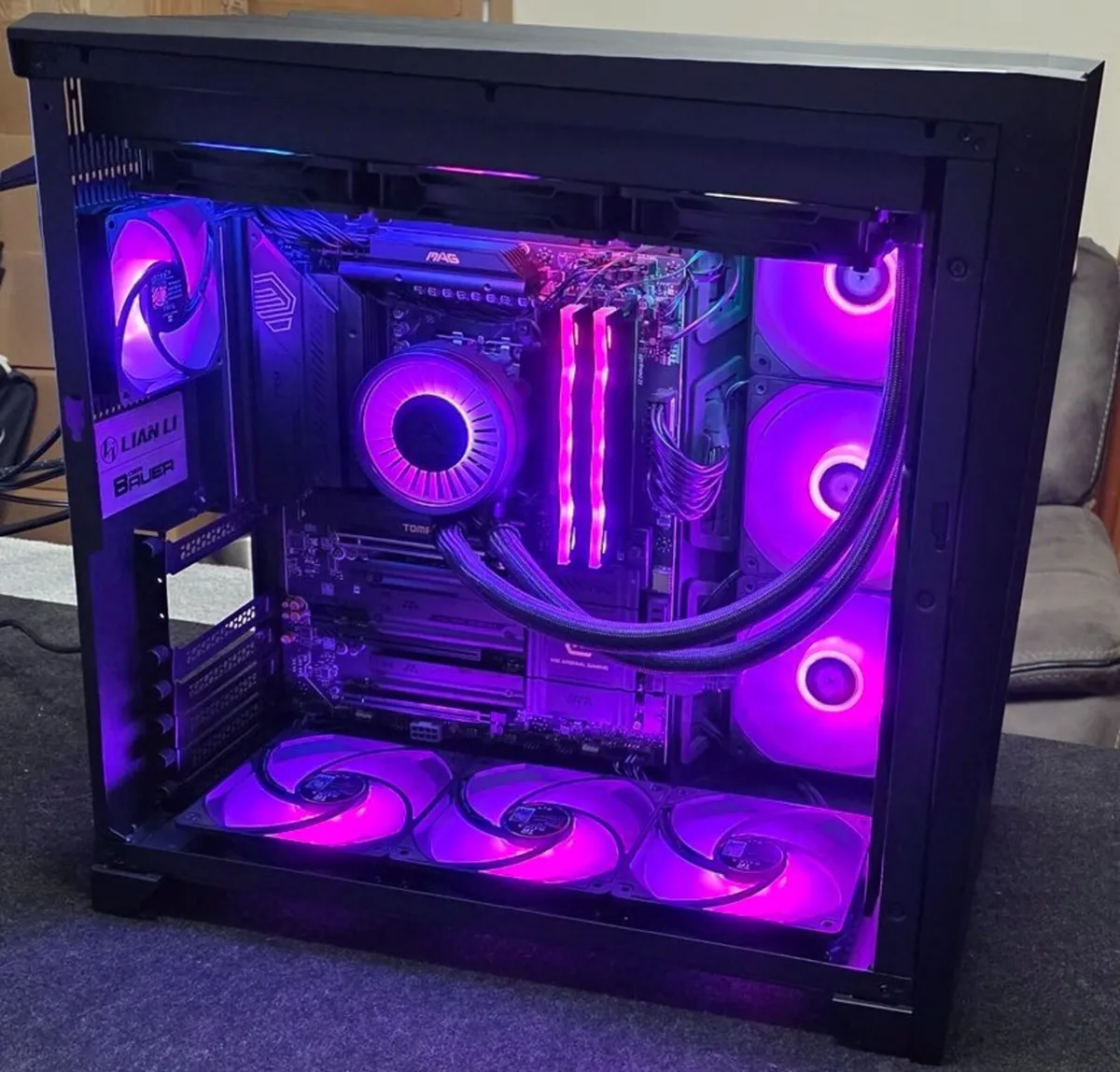 LianLi Dynamic 011 Ryzen 7 9800X3D Gaming PC - Image 1