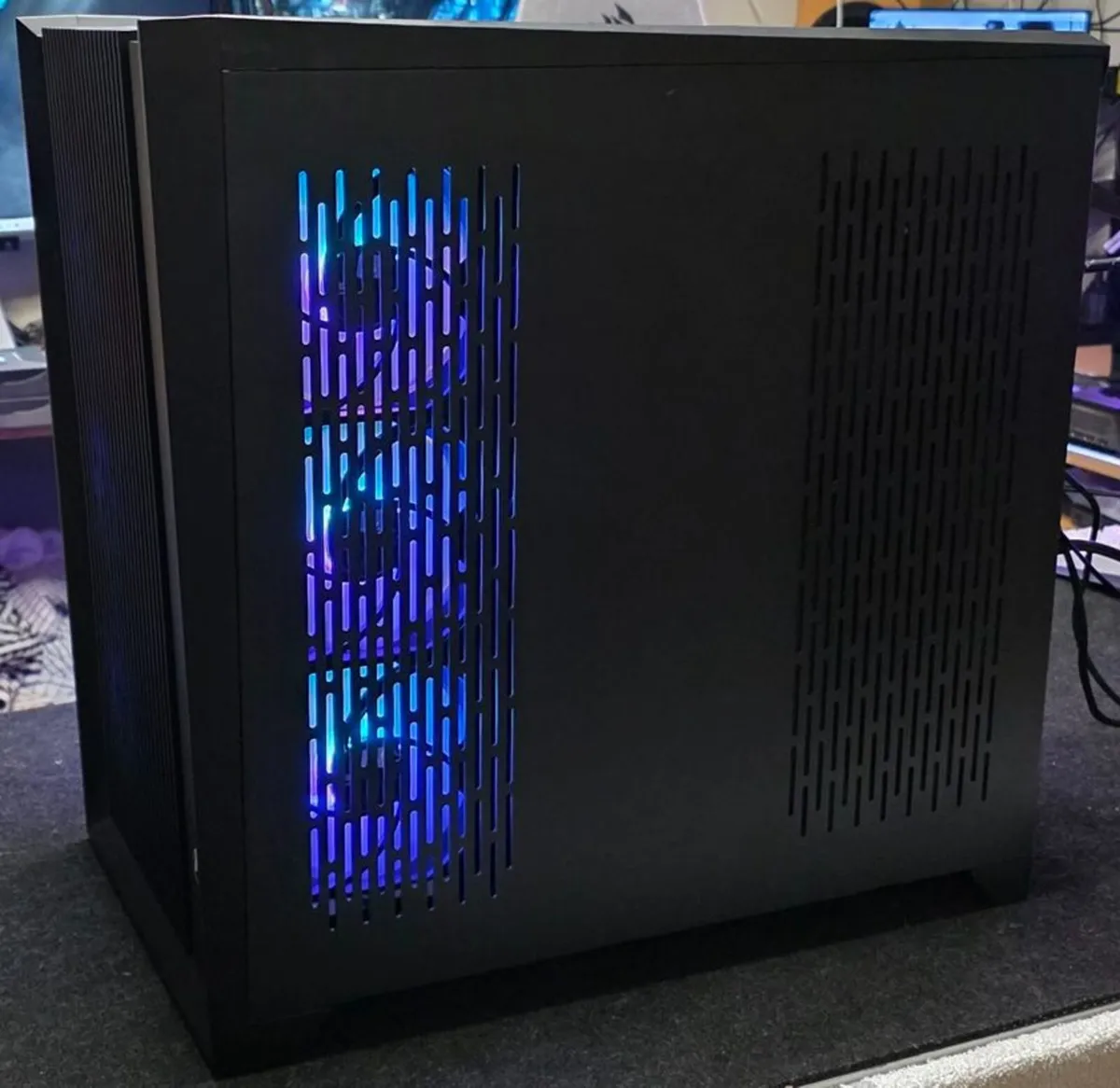 LianLi Dynamic 011 Ryzen 7 9800X3D Gaming PC - Image 4