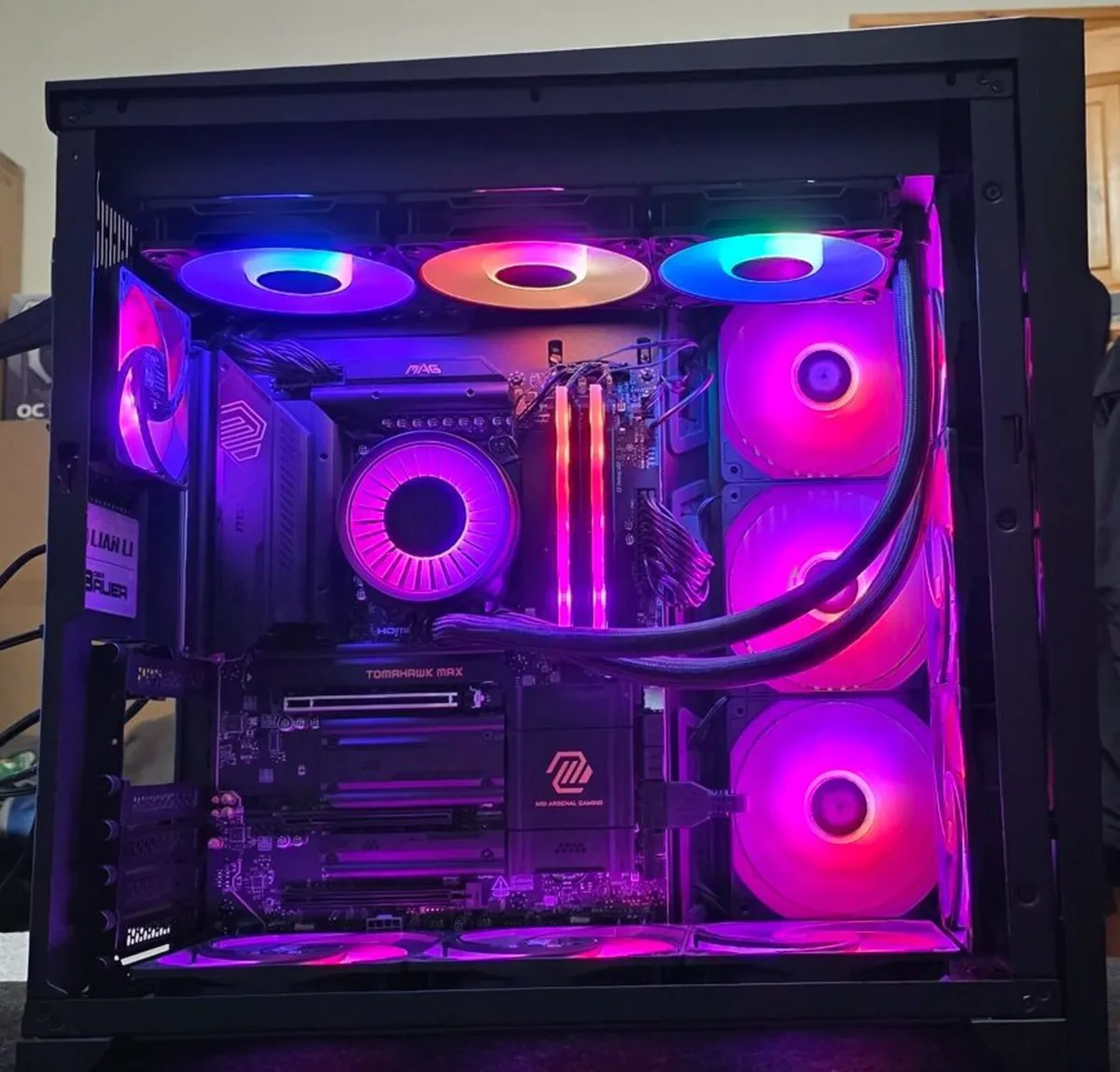LianLi Dynamic 011 Ryzen 7 9800X3D Gaming PC - Image 2