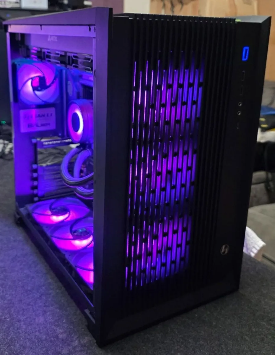 LianLi Dynamic 011 Ryzen 7 9800X3D Gaming PC - Image 3