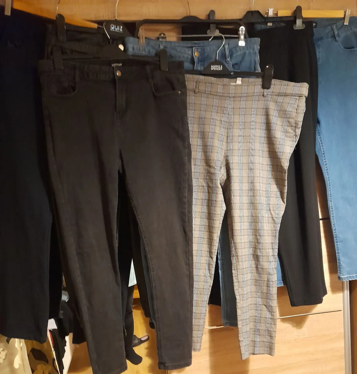 Women's clothing - Image 3