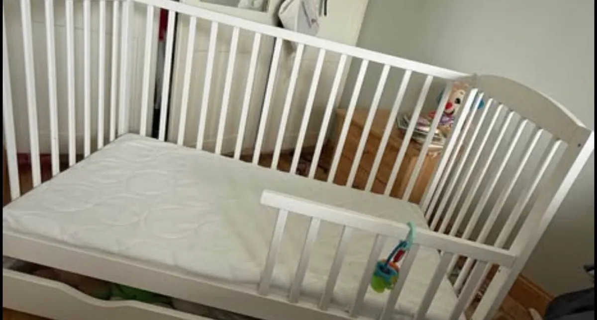 Cot 2 in 1 Transform to toddler bed - Image 2