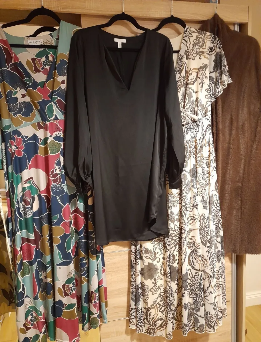 Women's clothing - Image 4