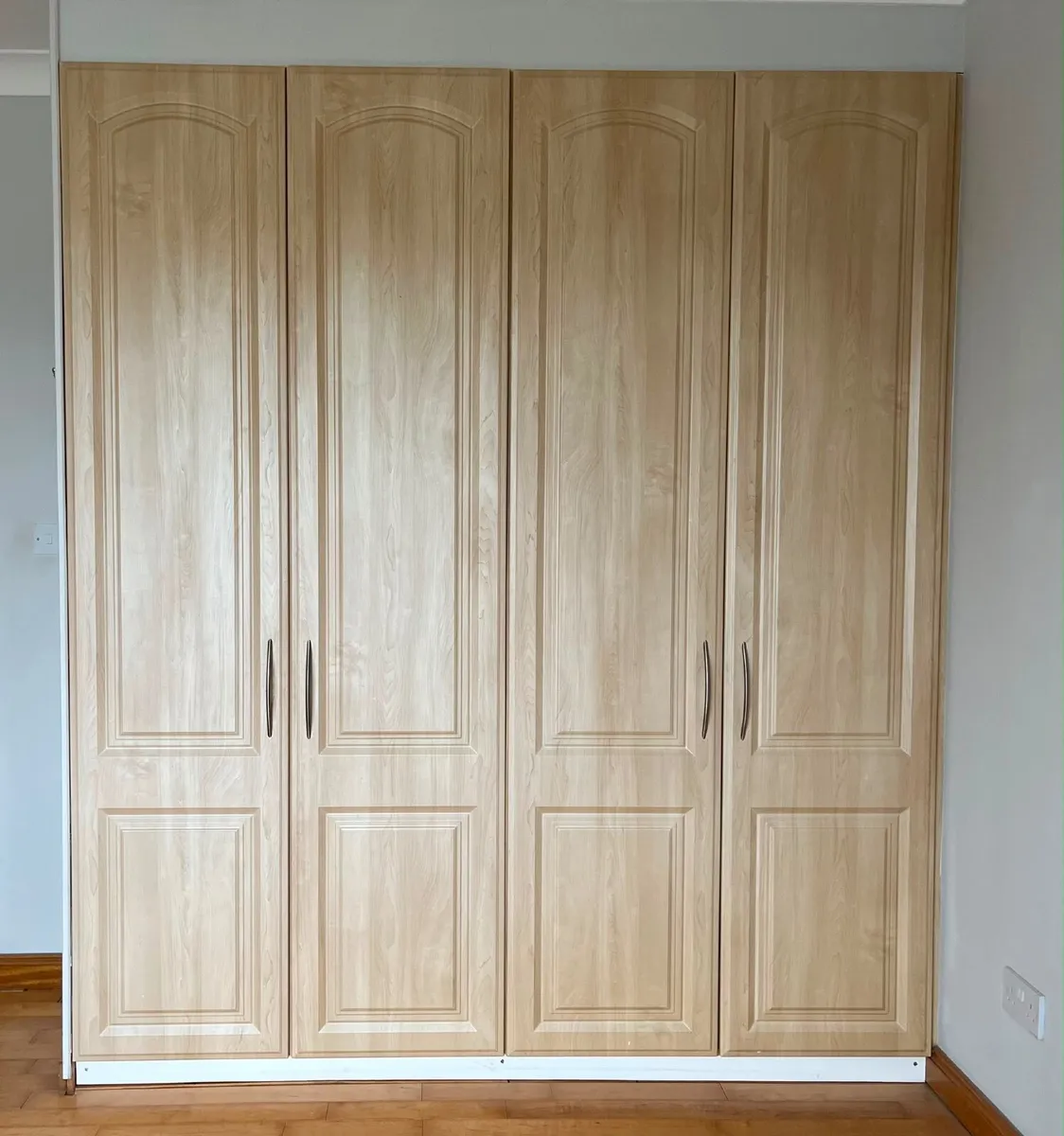 3 sets up built in wardrobes - Image 1