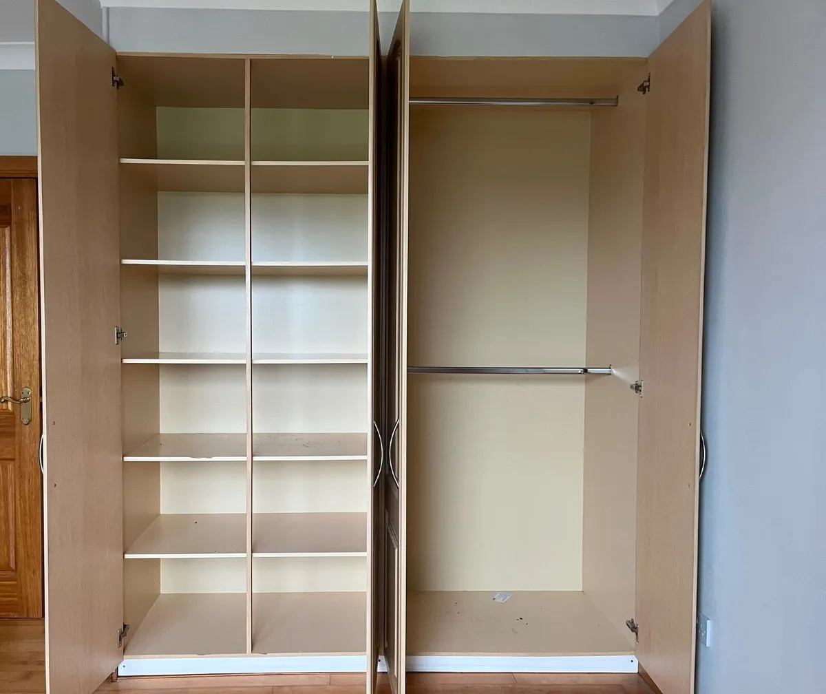 3 sets up built in wardrobes - Image 2