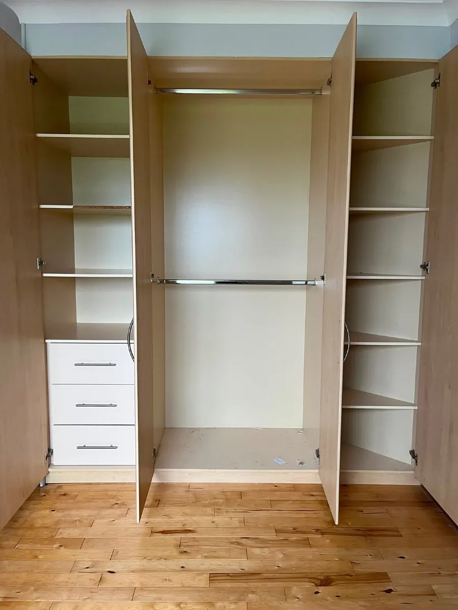 3 sets up built in wardrobes - Image 4