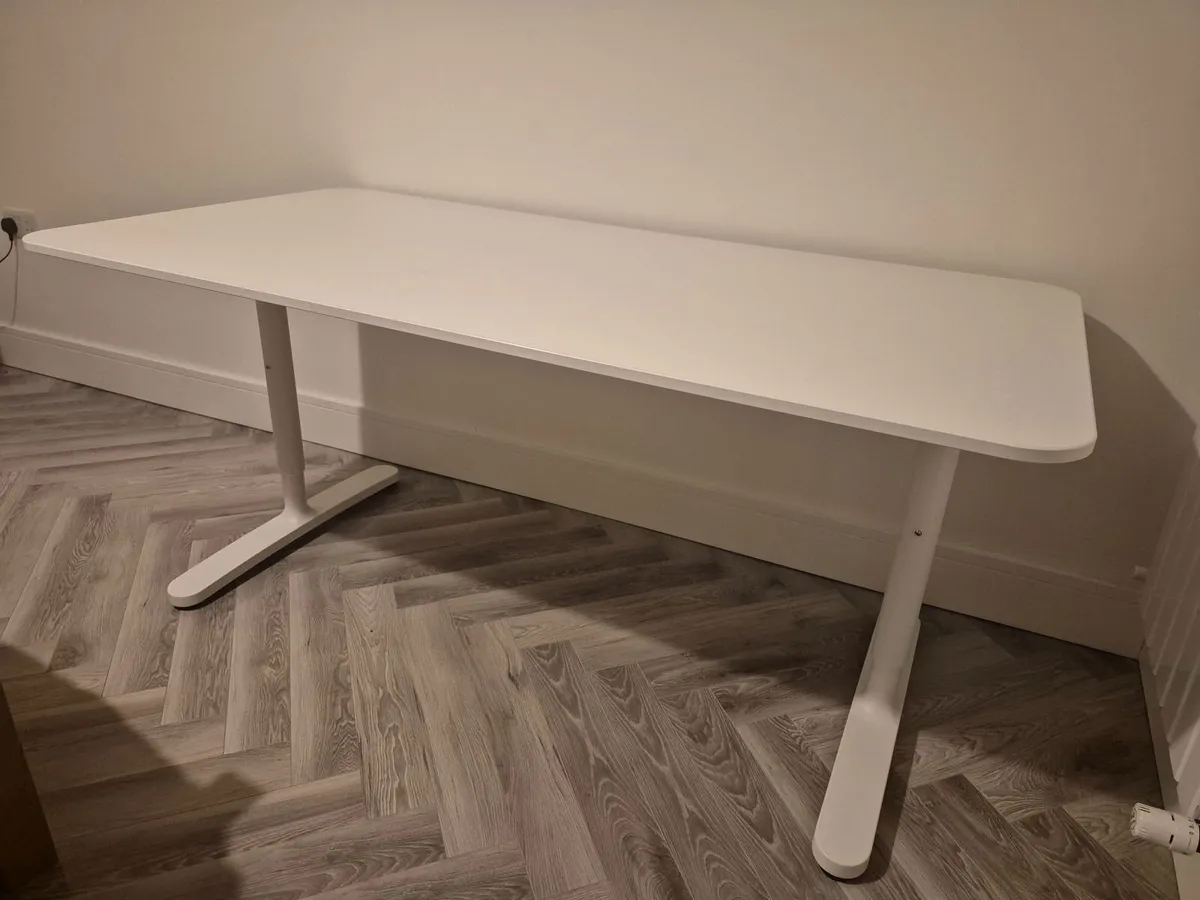 Office table and chair - Image 4