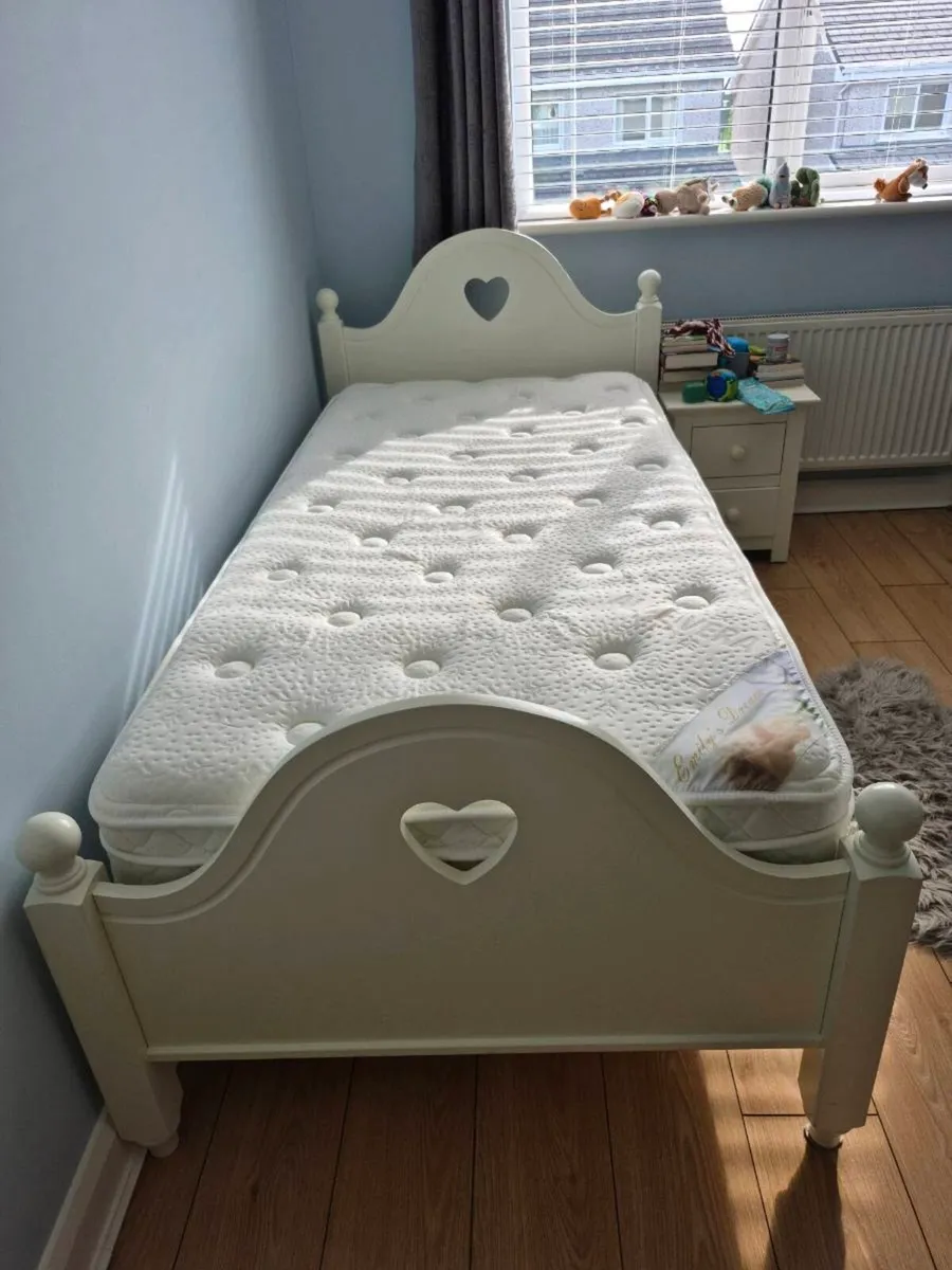 Single 3ft Childrens bed & Mattress - Image 1