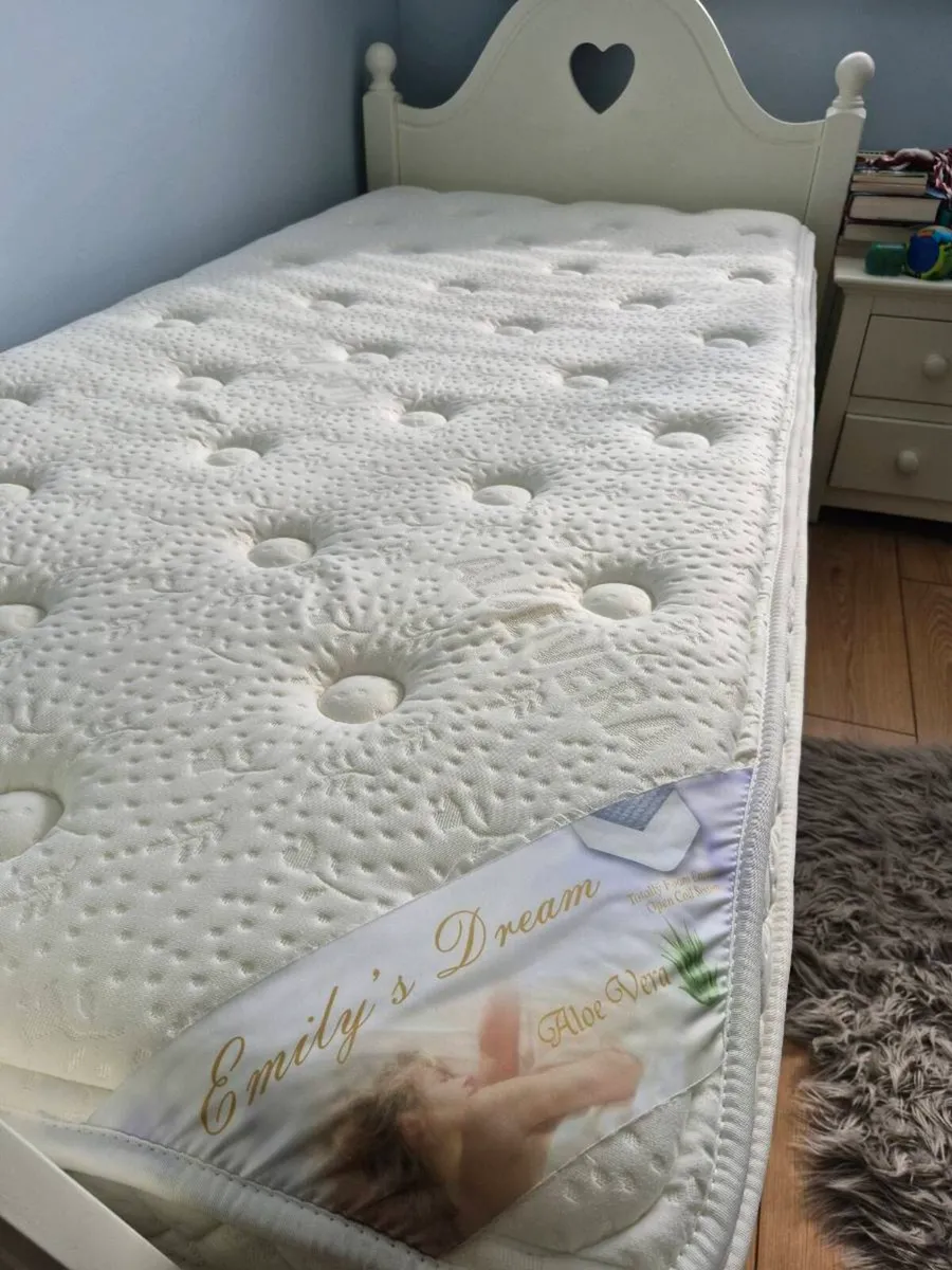Single 3ft Childrens bed & Mattress - Image 2