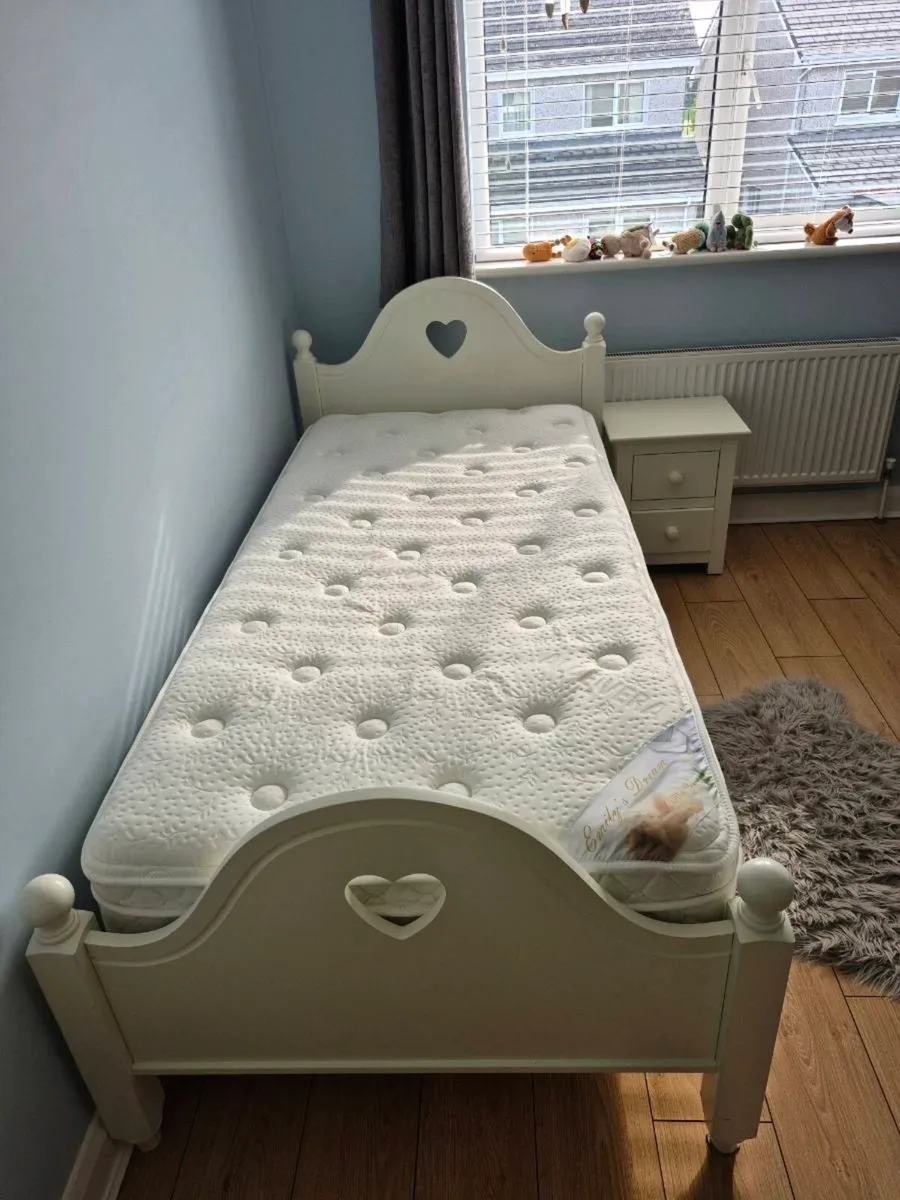 Single 3ft Childrens bed & Mattress - Image 3