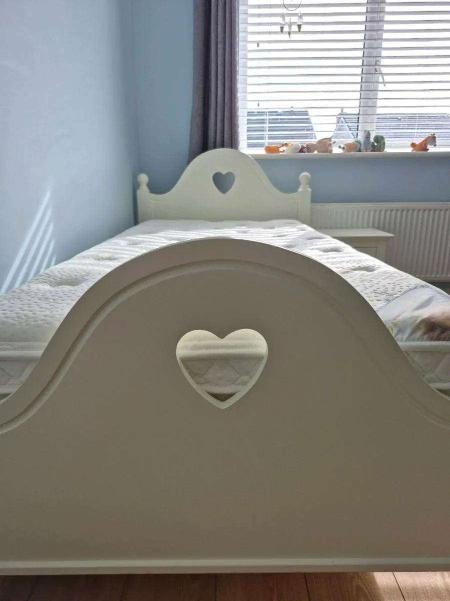 Single 3ft Childrens bed & Mattress - Image 4