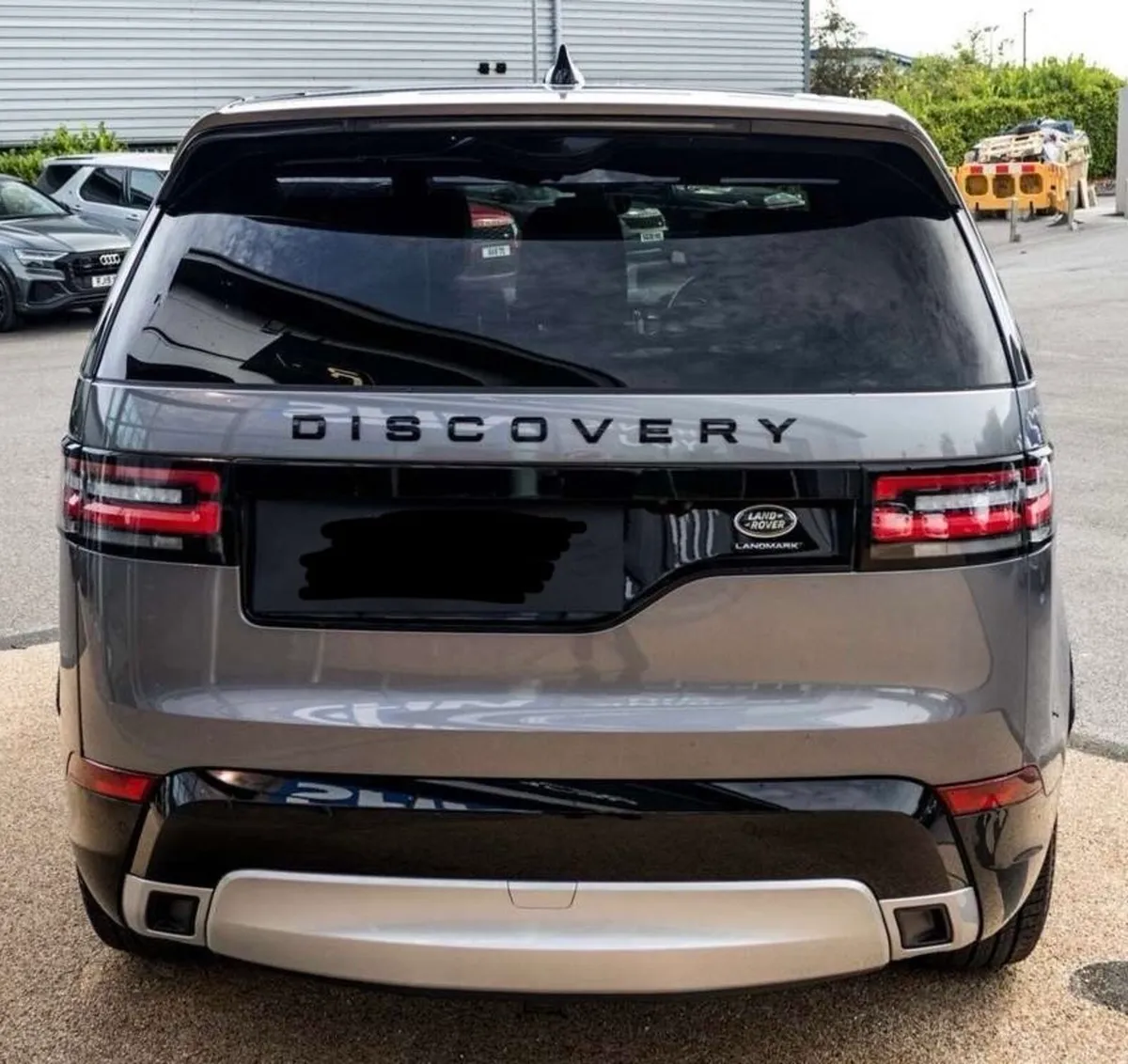 Land Rover Discovery Crew Cab - Image 4