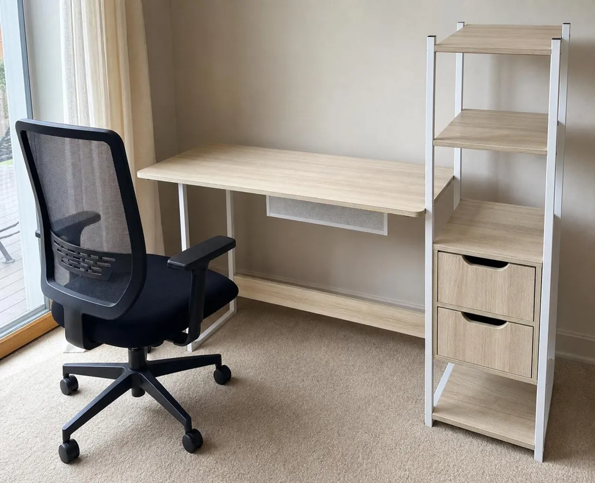 Office desk and chair - Image 2