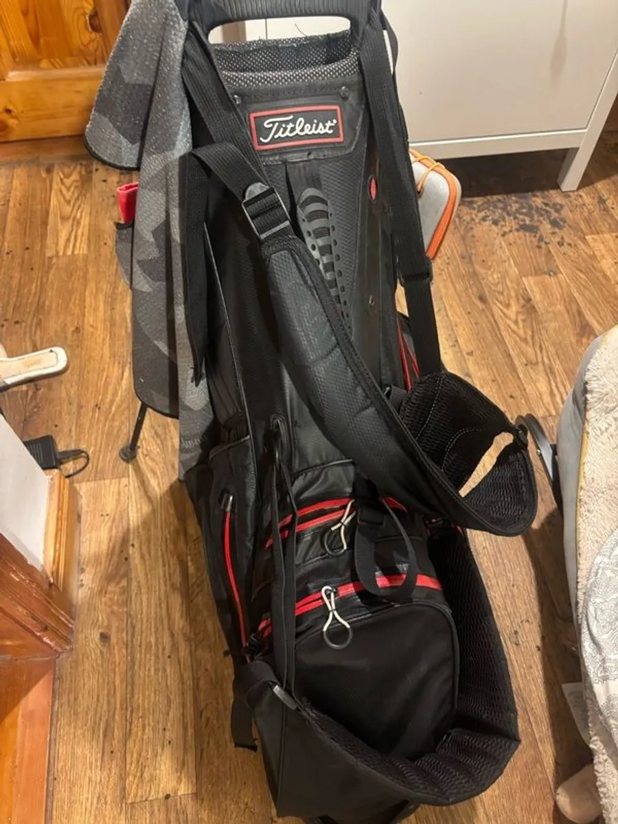 Titleist Carry Bag - Image 1