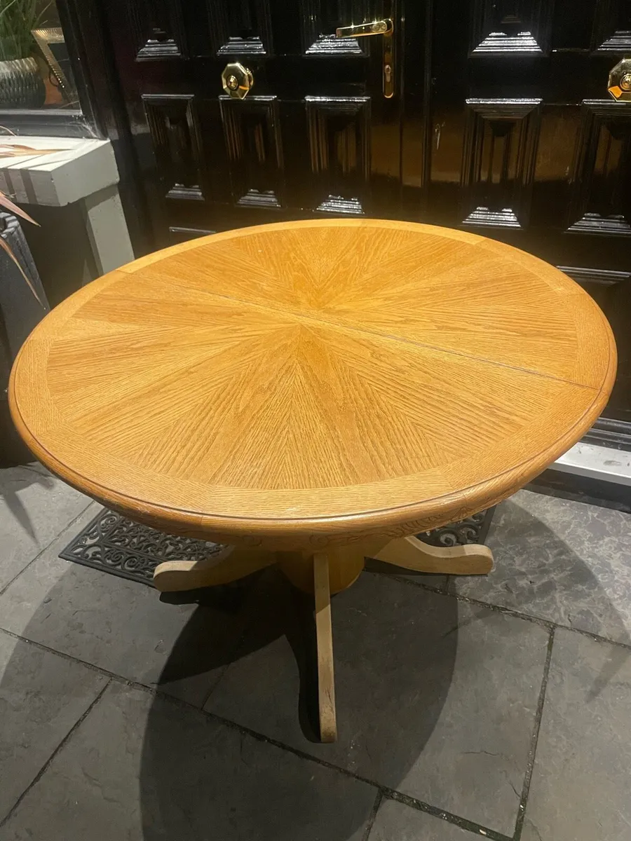 Gorgeous Circular Extendable Kitchen Dining Table