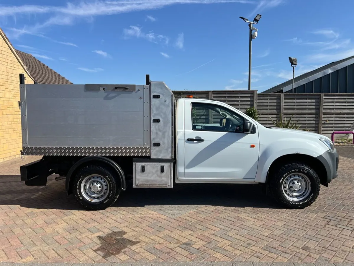 2020 Isuzu D-Max Tipper Van - Image 1