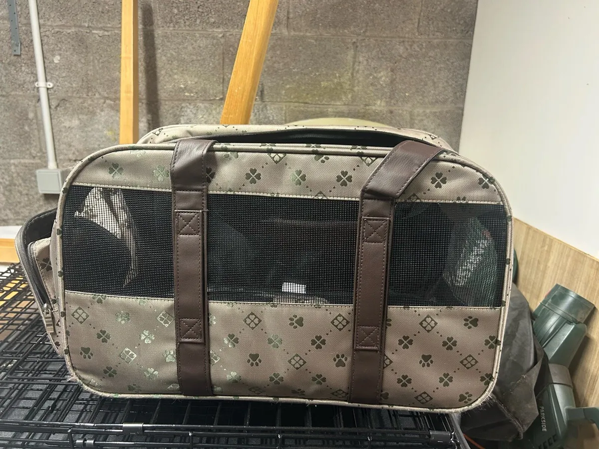 DOG CRATE AND PUPPY CARRIERS - Image 1