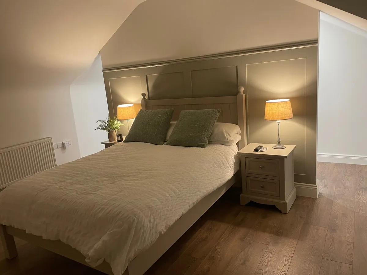 Double bed plus 2 lockers  - EZ living - Image 2