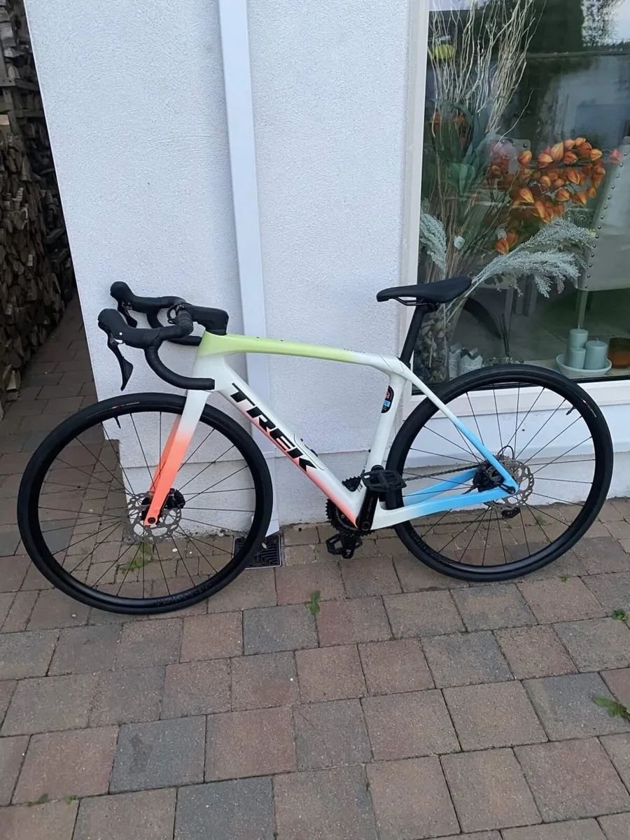 Racing Bike Men’s Trek Domane SL 5 Gen 4 - Image 1