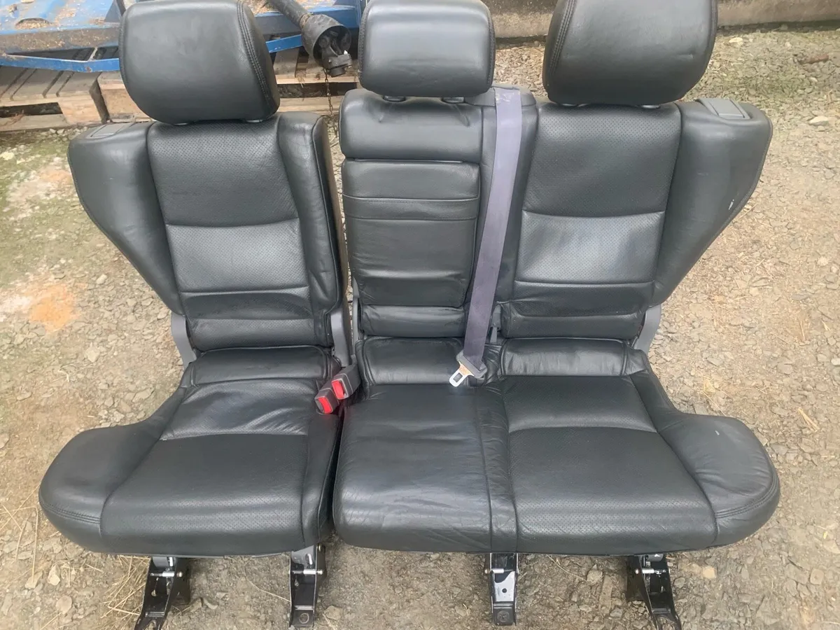 Toyota seats - Image 1