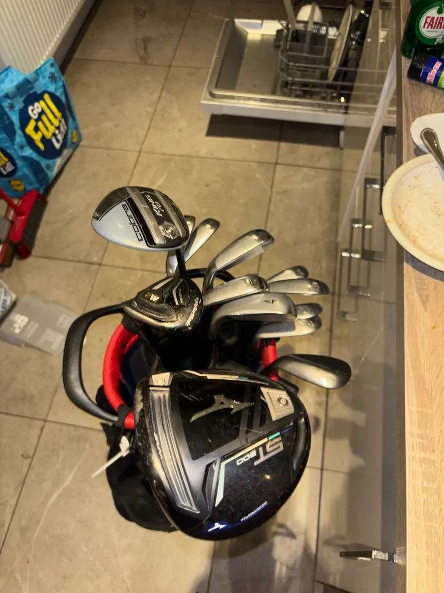 COMPLETE GOLF SET - Image 1