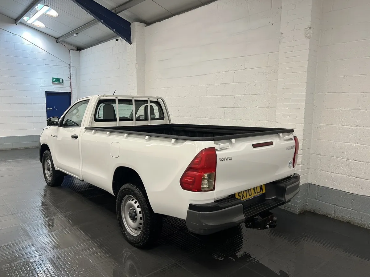 2020 Toyota Hilux PickUp Van - Image 3