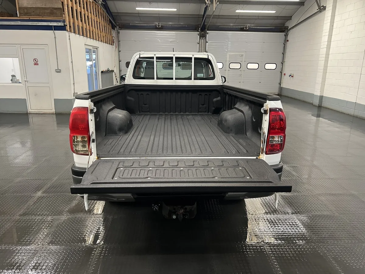2020 Toyota Hilux PickUp Van - Image 2