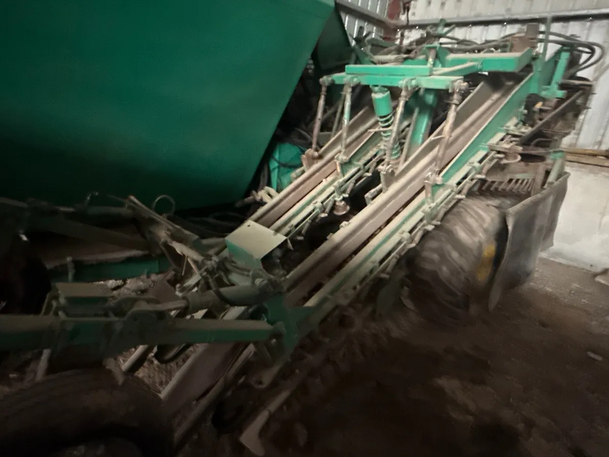 Beet Harvester Armer Salmon TR2000 - Image 4