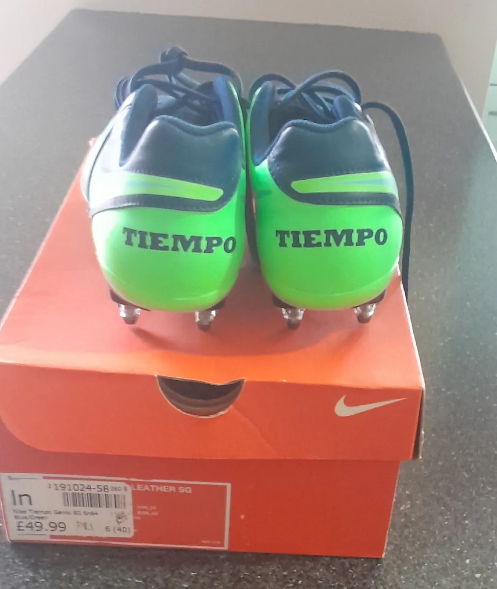 Nike Soccer Boots size 5 - Image 1