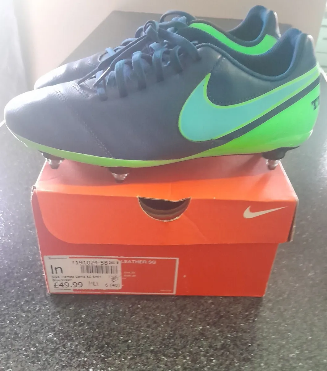 Nike Soccer Boots size 5 - Image 2
