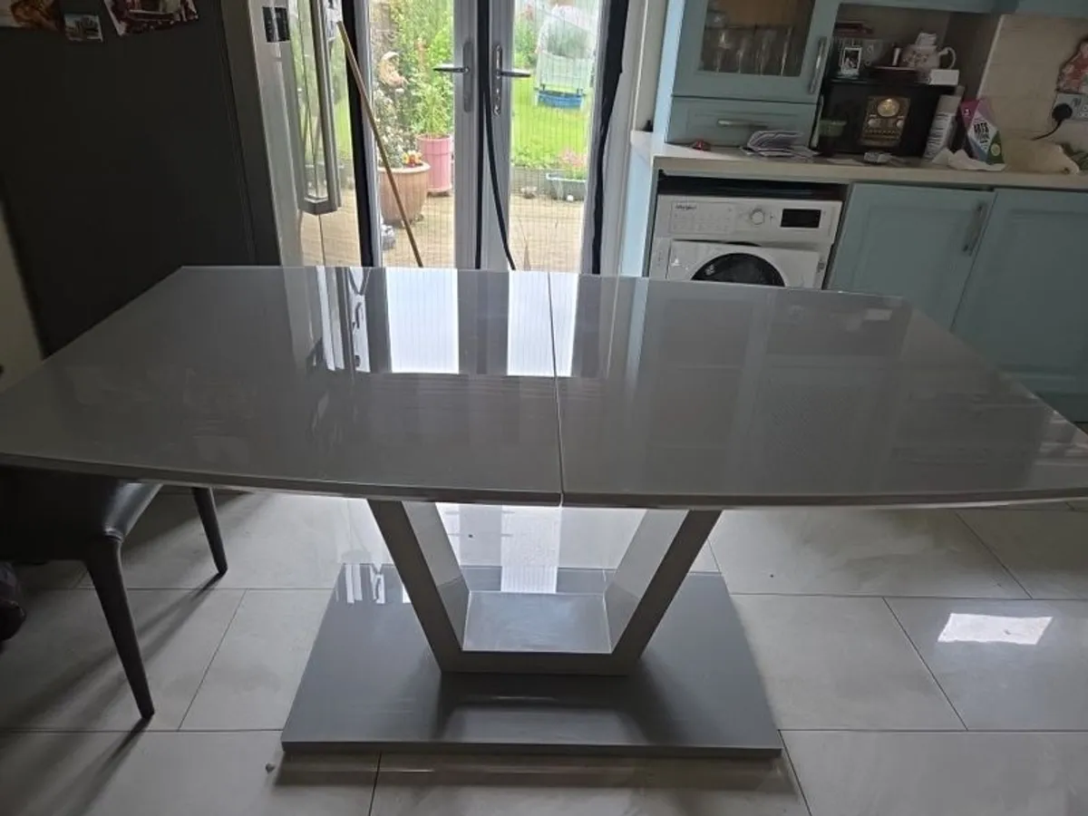 dining table - Image 3