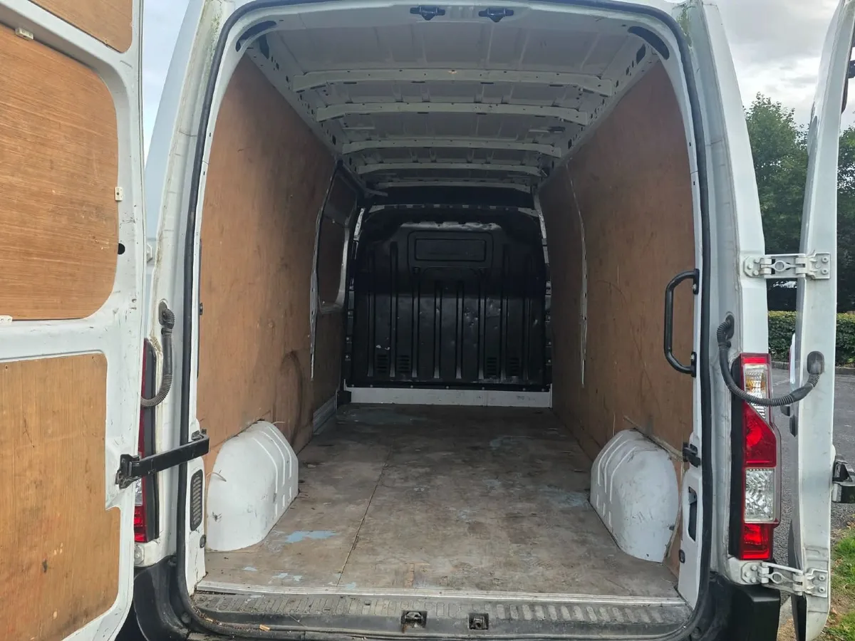Nissan Interstar LOW MILLAGE - Image 2