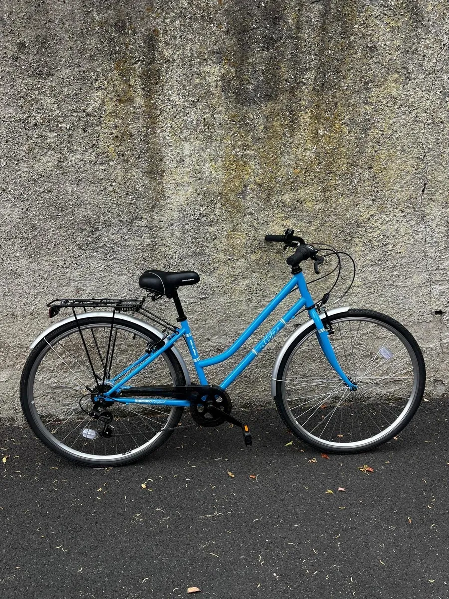 Apollo Café Women’s Hybrid Bike - Image 1