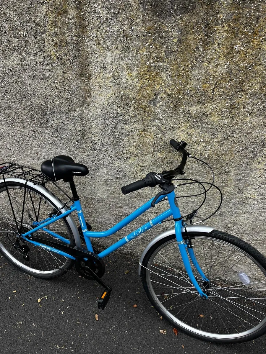 Apollo Café Women’s Hybrid Bike - Image 2