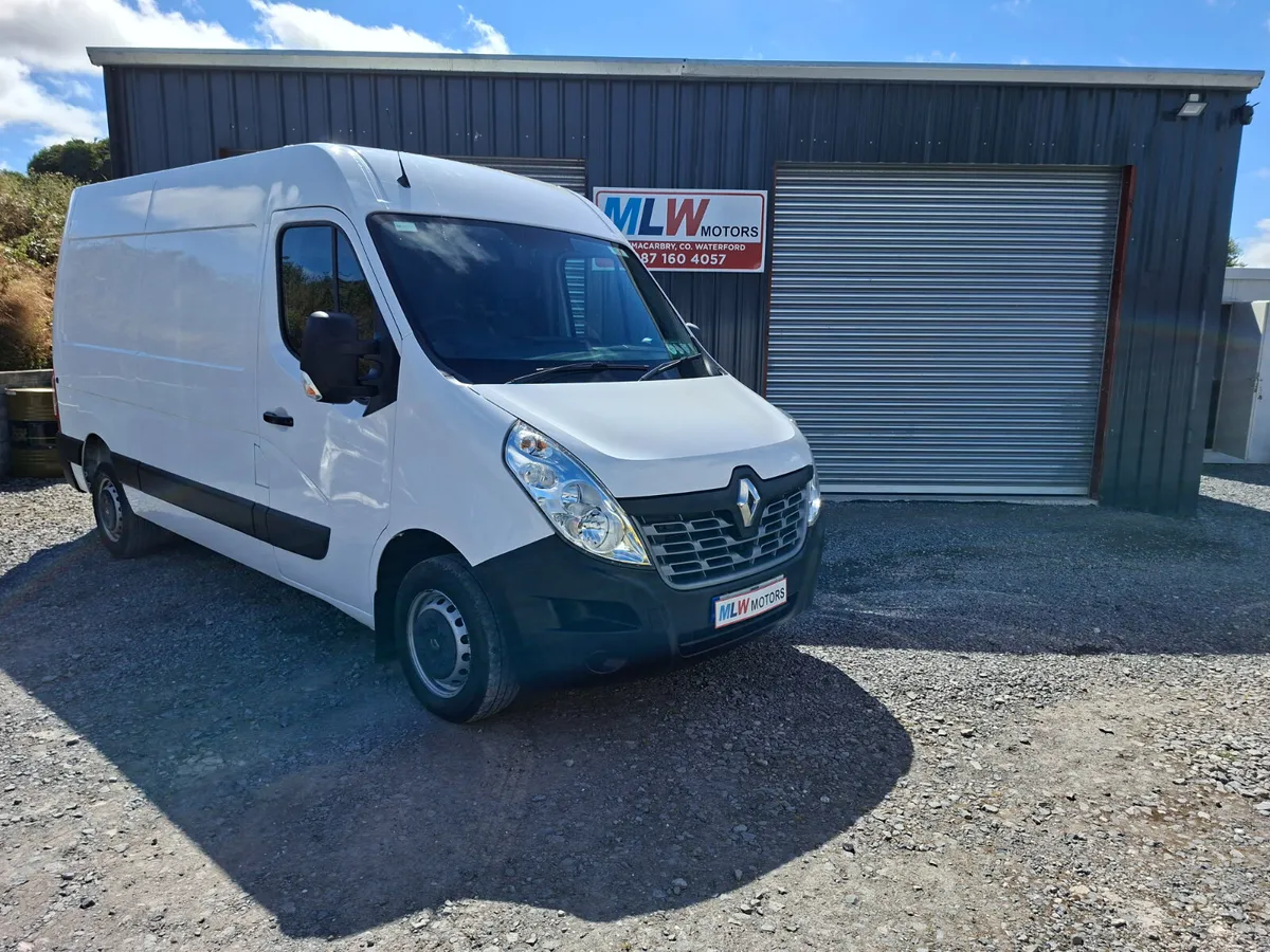 Renault Master 191 MWB 2.3L Excellent Condition - Image 2
