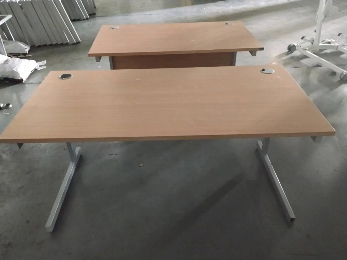 Office desks/chairs - Image 1