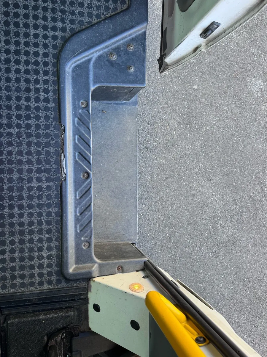 Ford Transit Minibus - Image 3