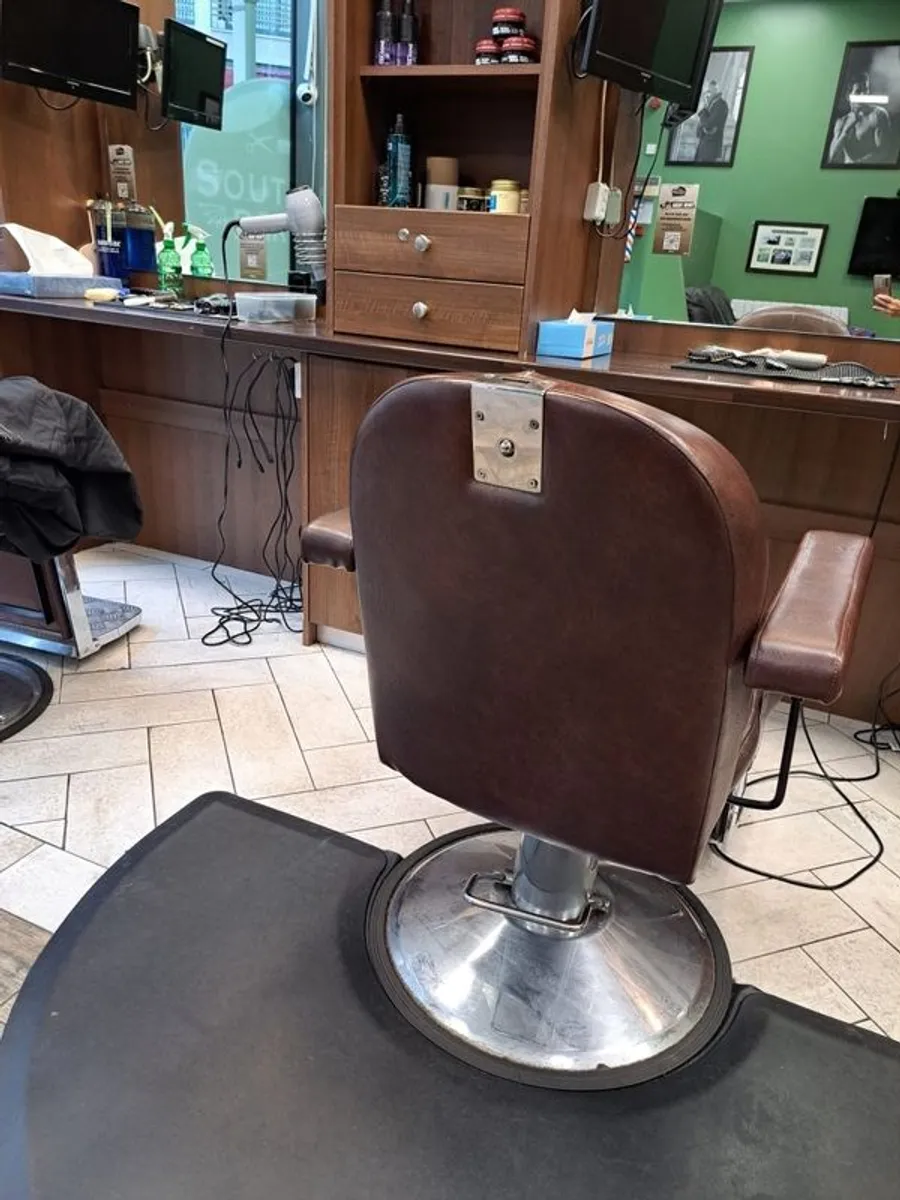barber chairs - Image 1