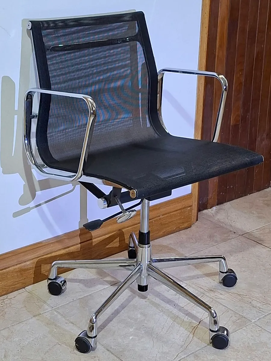 Replica Charles Eames Mesh Office Chairs - Image 1