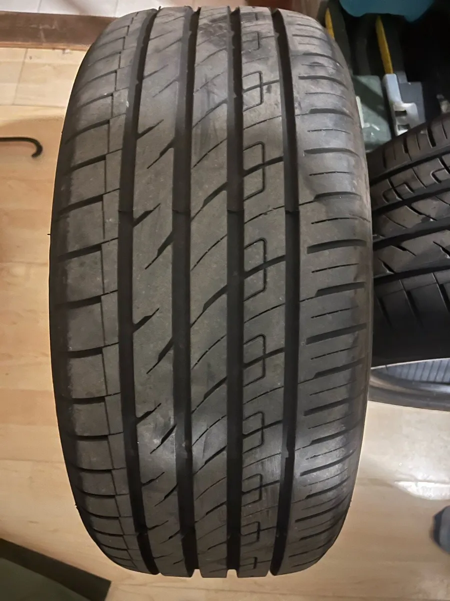 225 50 ZR 17 Tyres x2 Directional as new - Image 3