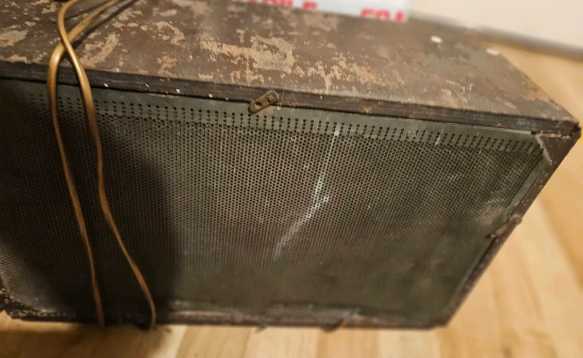 Vintage Major Maestro Radio for restoration - Image 4