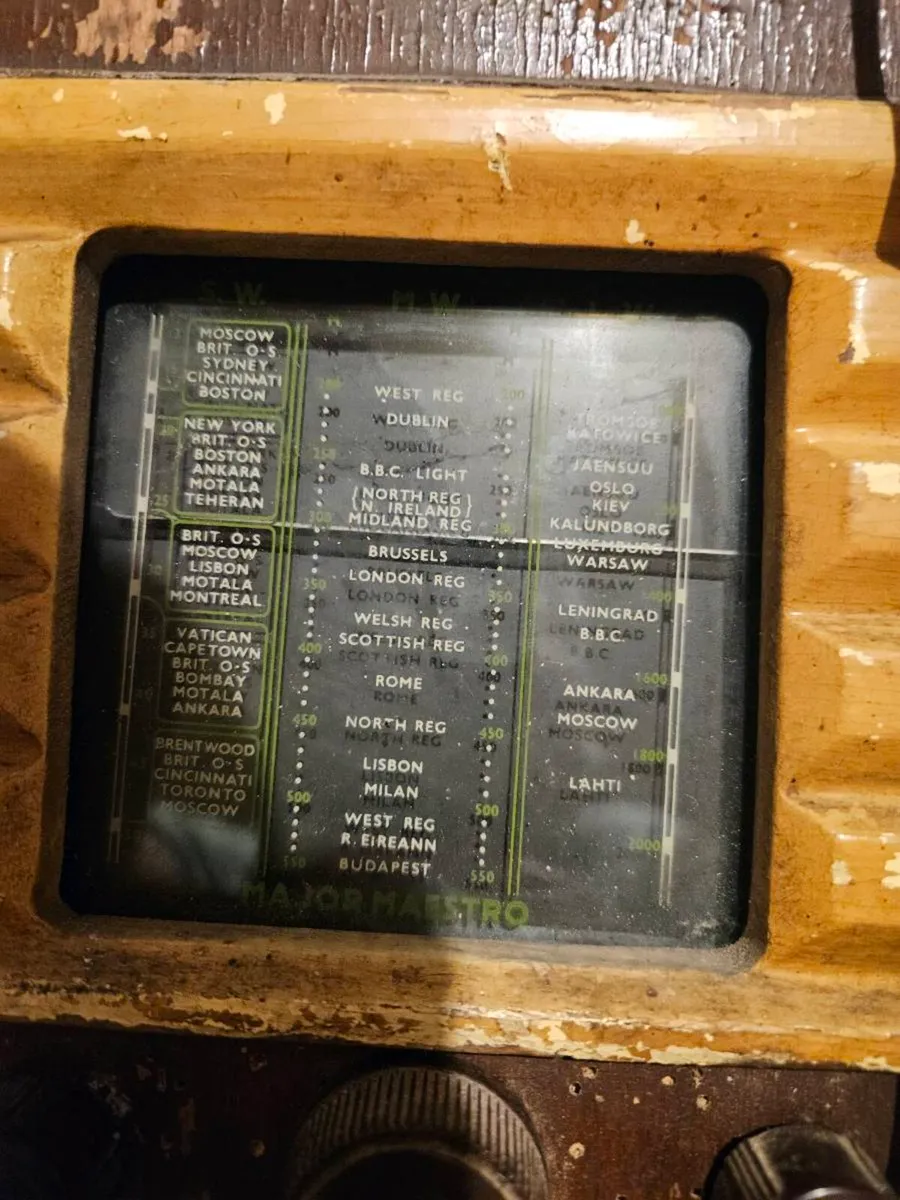 Vintage Major Maestro Radio for restoration - Image 2