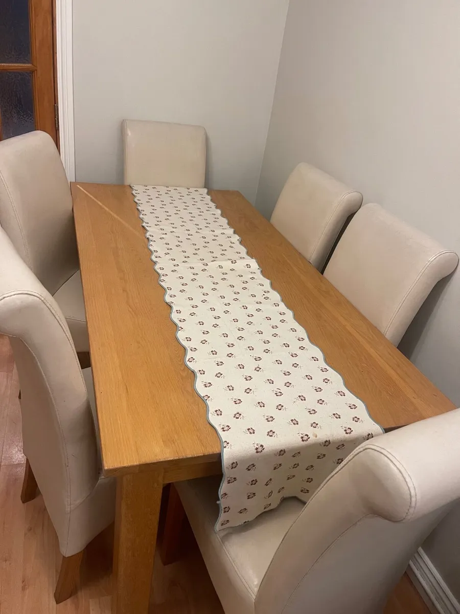 Table & 6 chairs - Image 4
