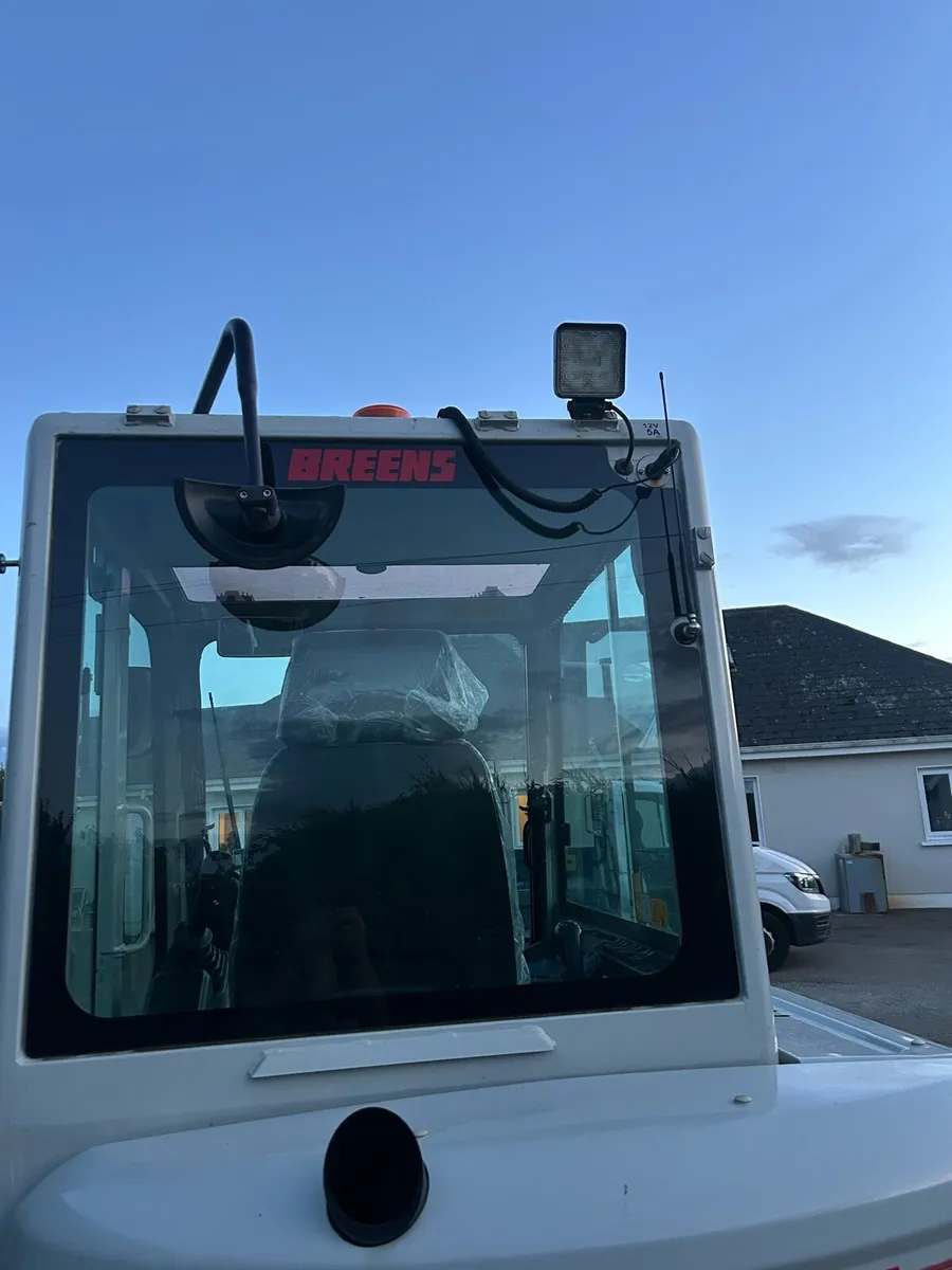 Takeuchi TB230 - Image 3