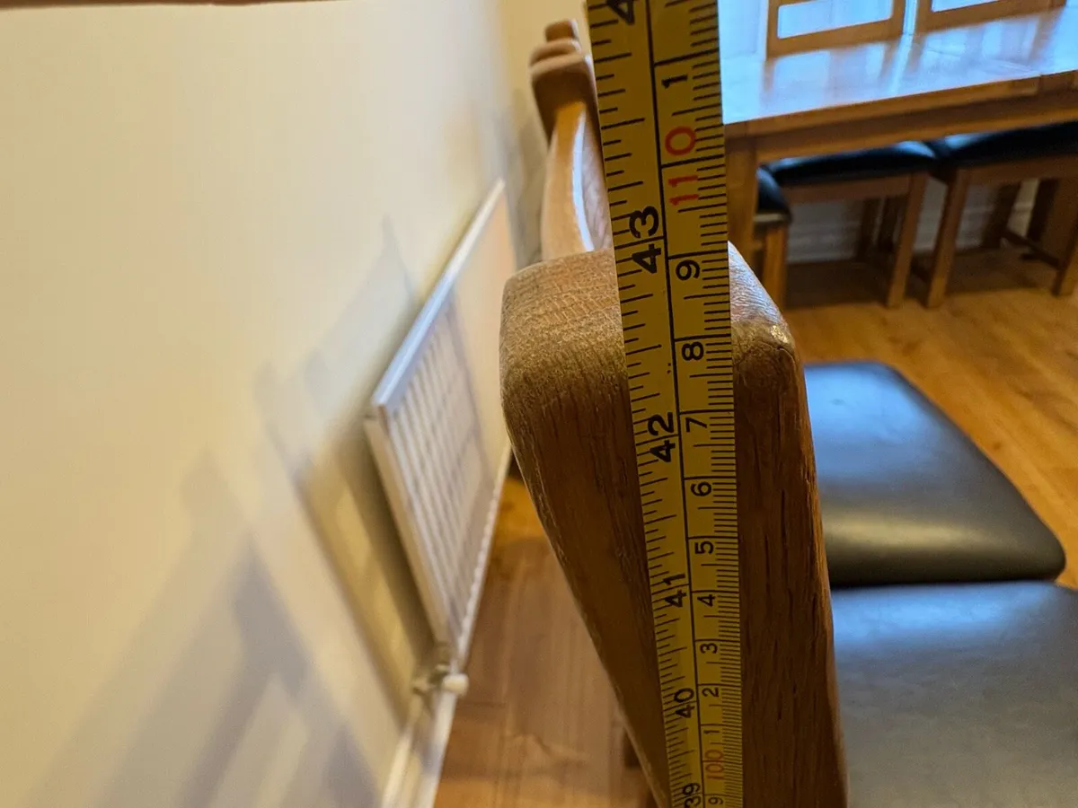 Table and chairs - Image 4