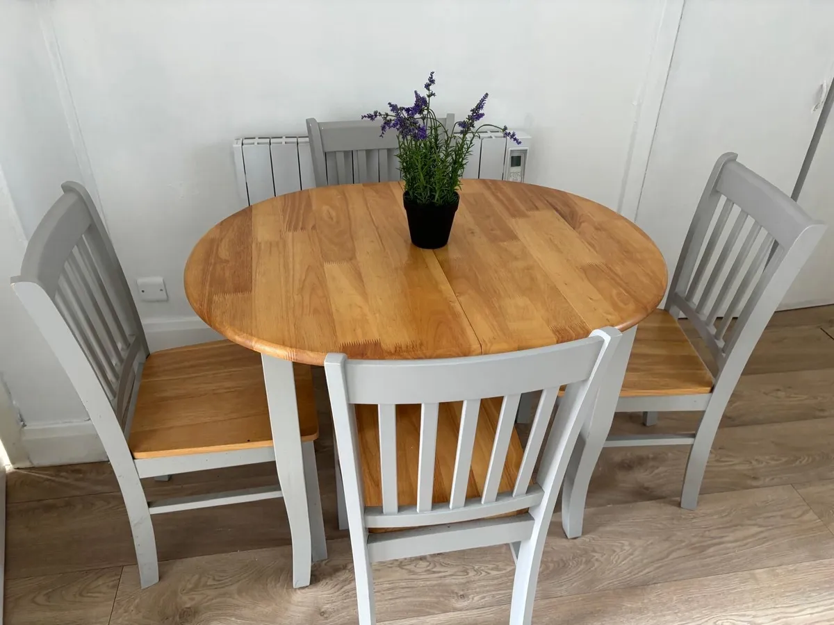 Dining table and 4 chairs