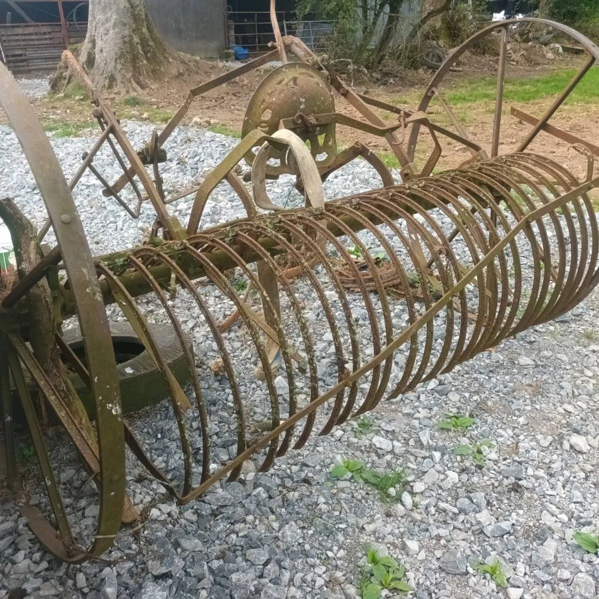 Vintage horse drawn rake. - Image 3
