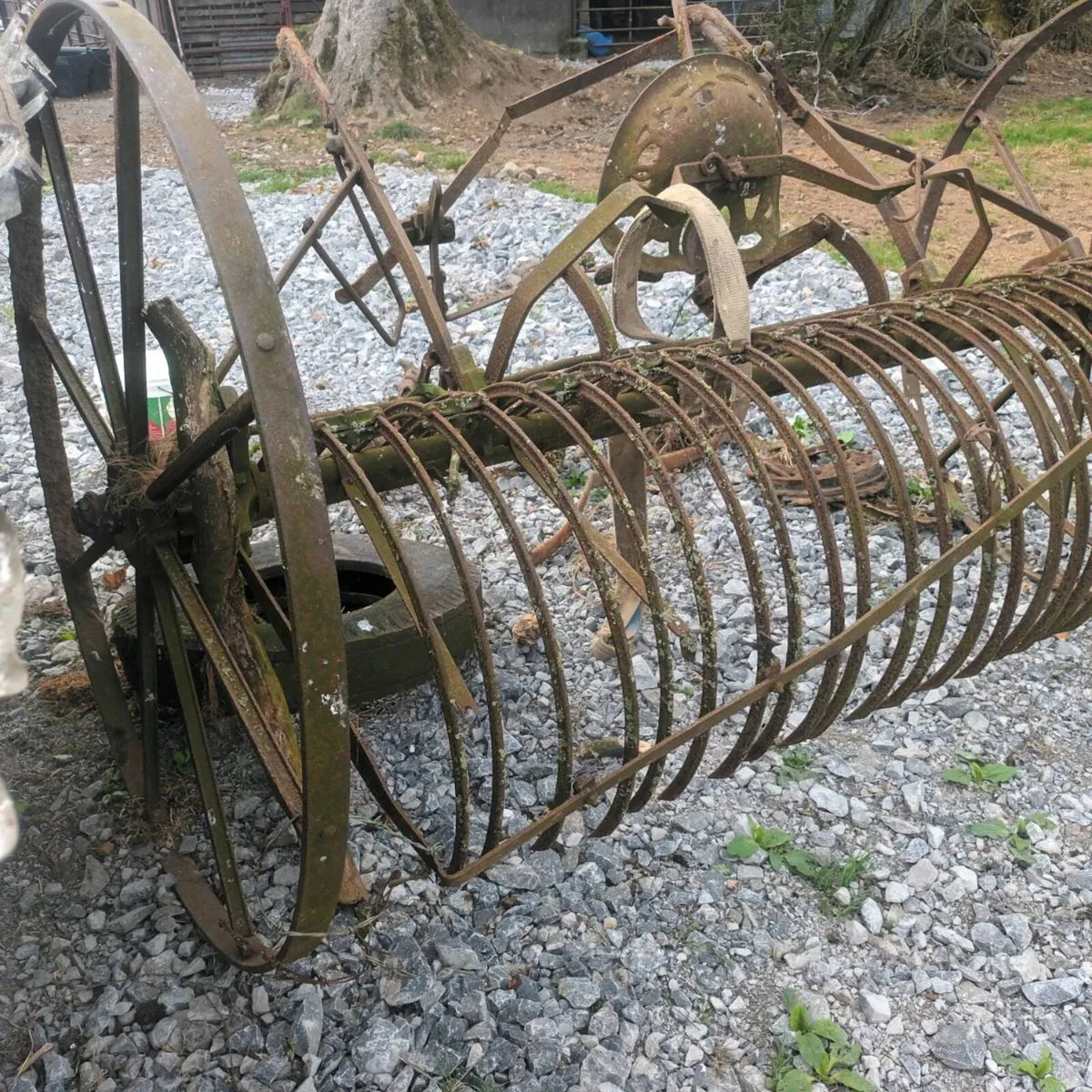 Vintage horse drawn rake. - Image 4