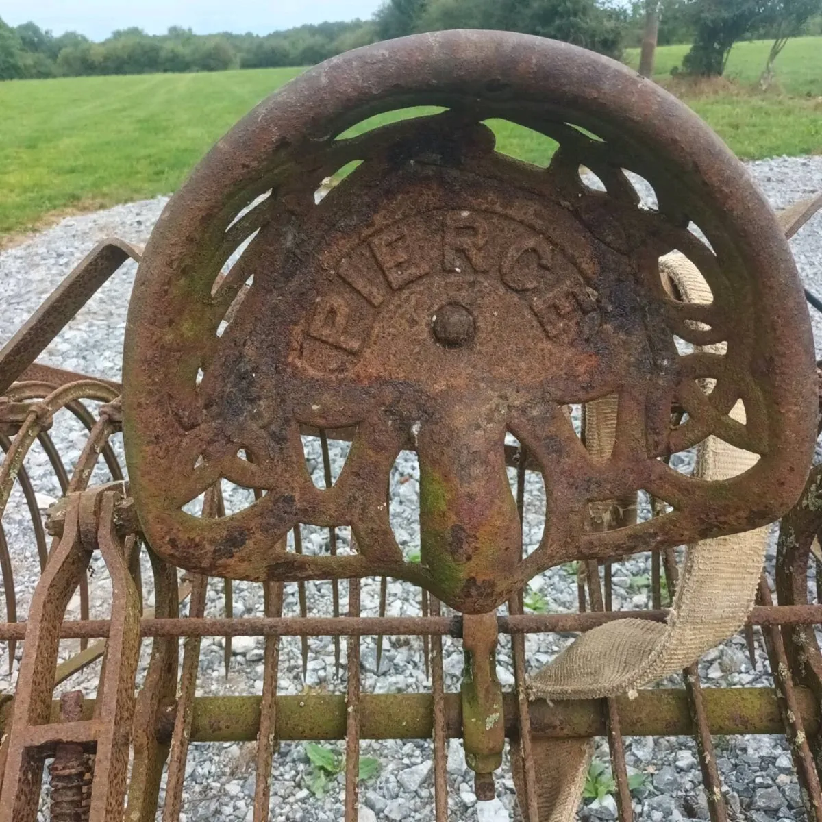 Vintage horse drawn rake. - Image 1